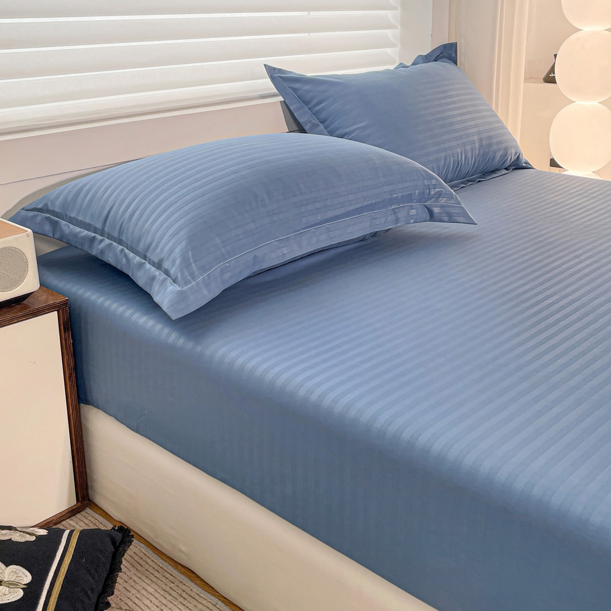 91家纺网 家纺一手货源 找家纺 恬澳家纺 2025新款简约磨毛压花床笠外贸跨境电商亚马逊速卖通单床笠三件套欧美尺寸多多跨境平台-场景二 条纹-蓝