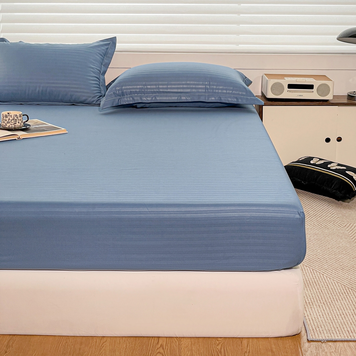 91家纺网 家纺一手货源 找家纺 恬澳家纺 2025新款简约磨毛压花床笠外贸跨境电商亚马逊速卖通单床笠三件套欧美尺寸多多跨境平台-场景二 条纹-蓝