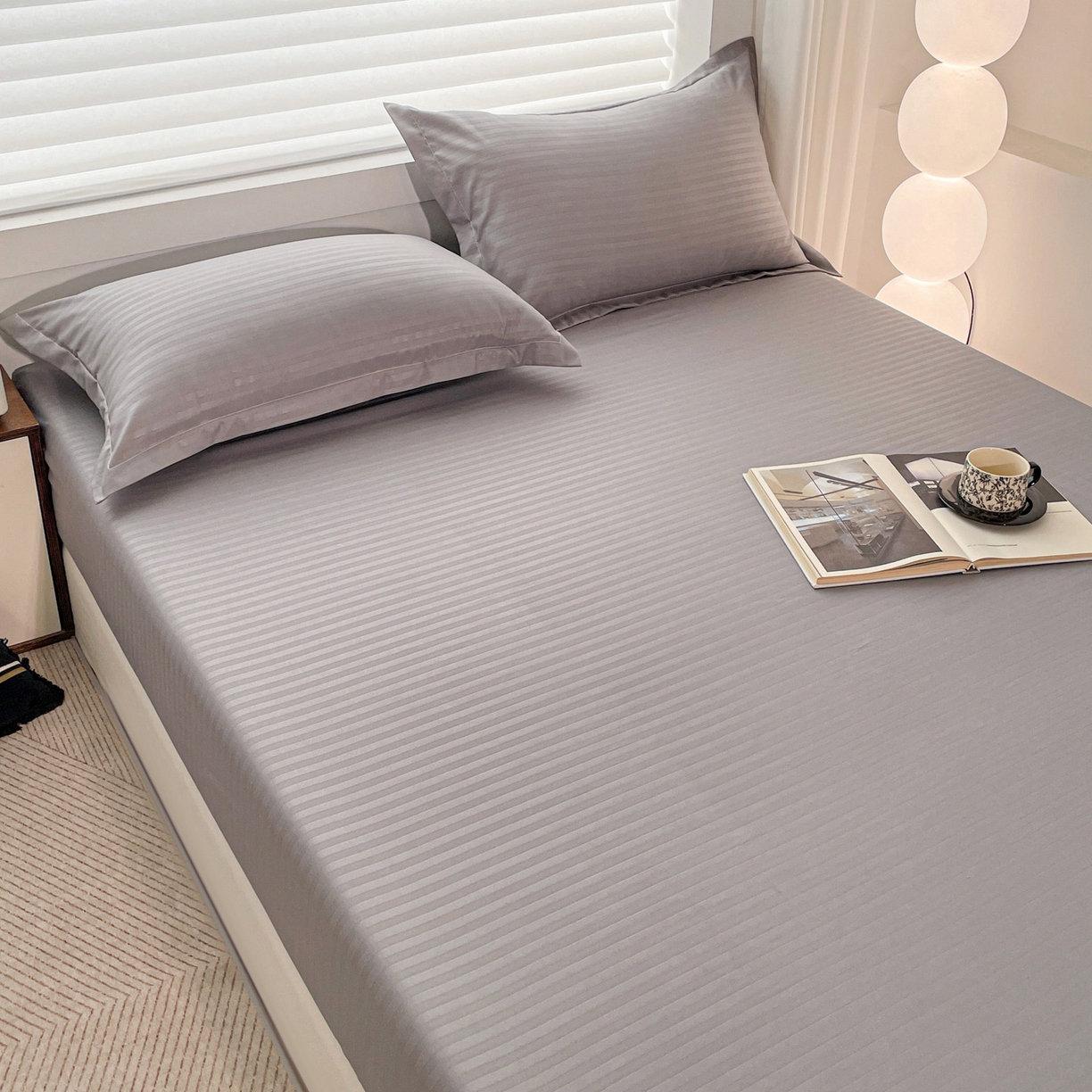 91家纺网 家纺一手货源 找家纺 恬澳家纺 2025新款简约磨毛压花床笠外贸跨境电商亚马逊速卖通单床笠三件套欧美尺寸多多跨境平台-场景二 条纹-浅灰