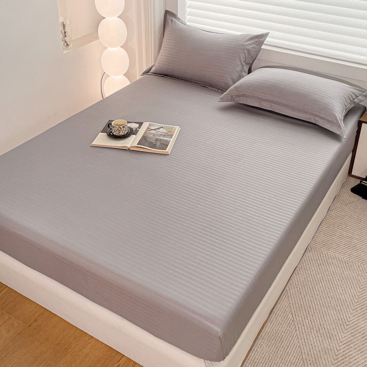 91家纺网 家纺一手货源 找家纺 恬澳家纺 2025新款简约磨毛压花床笠外贸跨境电商亚马逊速卖通单床笠三件套欧美尺寸多多跨境平台-场景二 条纹-浅灰