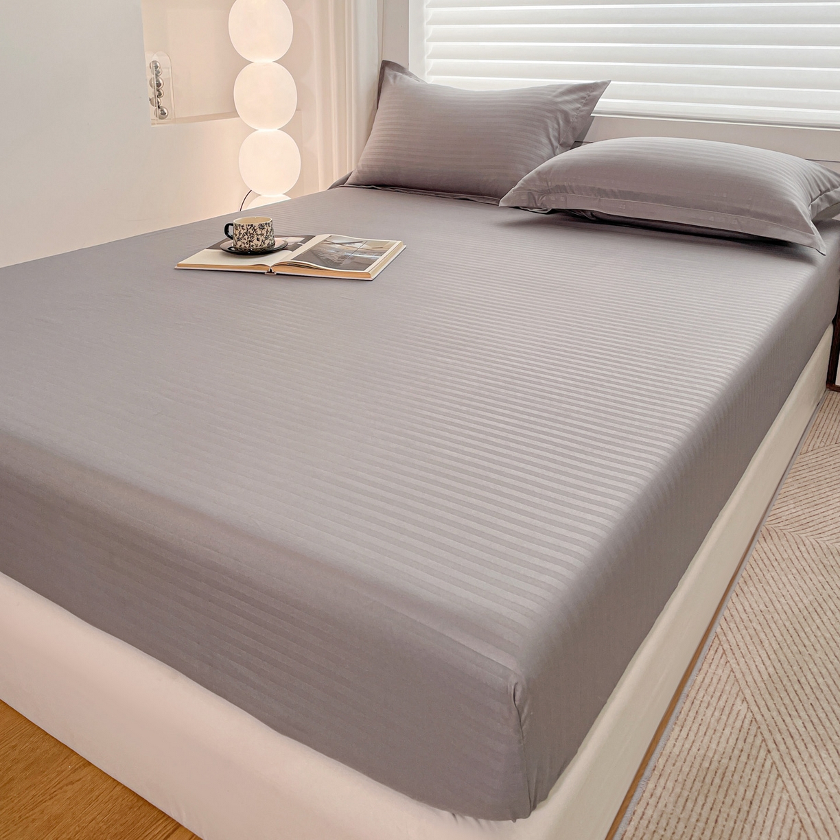 91家纺网 家纺一手货源 找家纺 恬澳家纺 2025新款简约磨毛压花床笠外贸跨境电商亚马逊速卖通单床笠三件套欧美尺寸多多跨境平台-场景二 条纹-浅灰