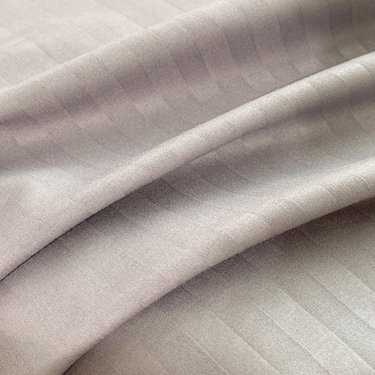 91家纺网 家纺一手货源 找家纺 恬澳家纺 2025新款简约磨毛压花床笠外贸跨境电商亚马逊速卖通单床笠三件套欧美尺寸多多跨境平台-场景二 条纹-浅灰