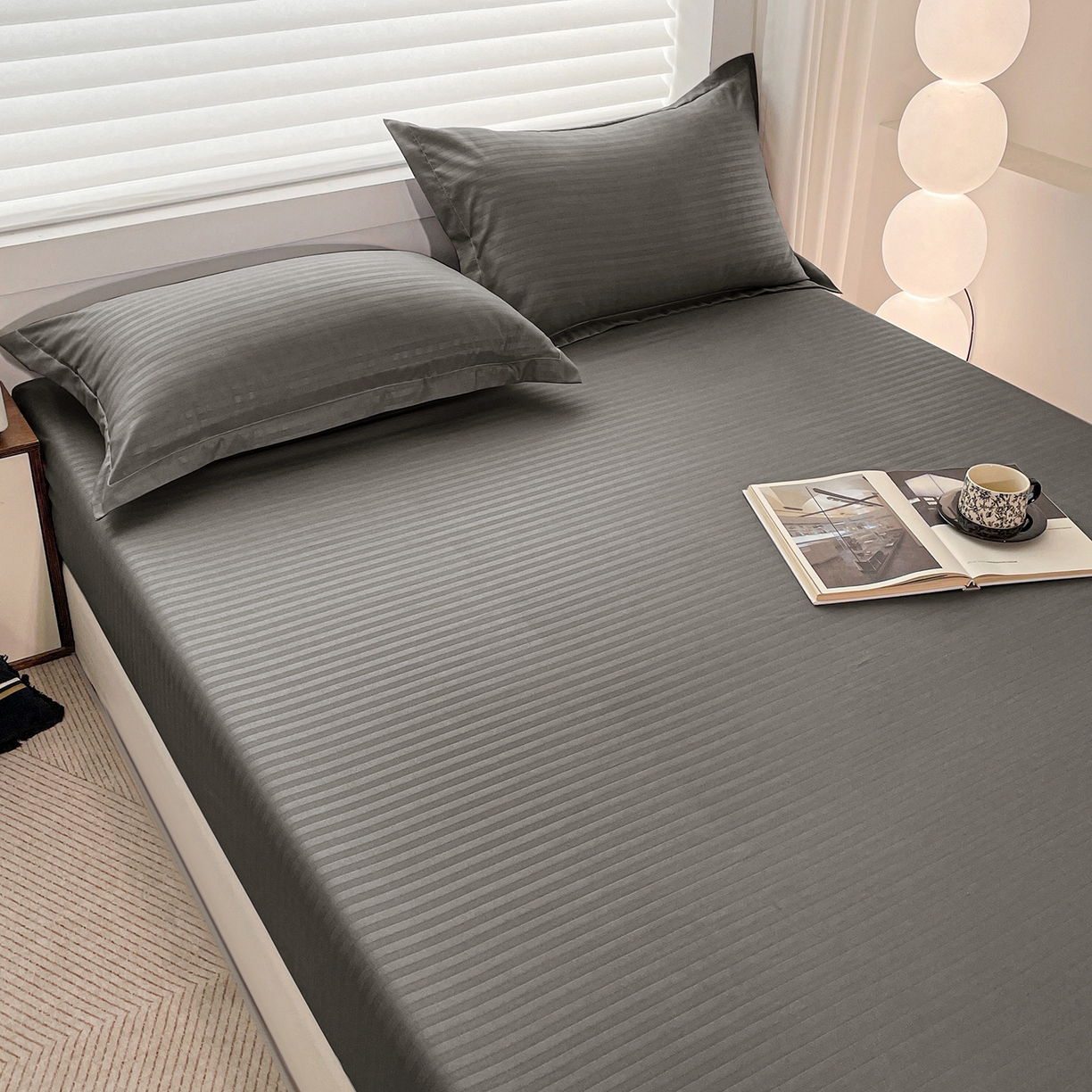 91家纺网 家纺一手货源 找家纺 恬澳家纺 2025新款简约磨毛压花床笠外贸跨境电商亚马逊速卖通单床笠三件套欧美尺寸多多跨境平台-场景二 条纹-深灰