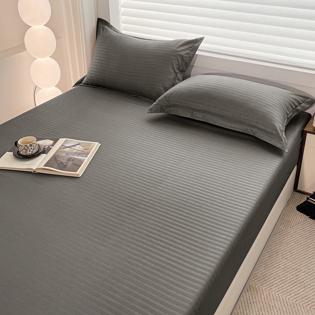 91家纺网 家纺一手货源 找家纺 恬澳家纺 2025新款简约磨毛压花床笠外贸跨境电商亚马逊速卖通单床笠三件套欧美尺寸多多跨境平台-场景二 条纹-深灰