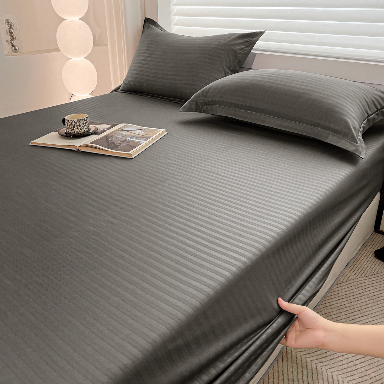 91家纺网 家纺一手货源 找家纺 恬澳家纺 2025新款简约磨毛压花床笠外贸跨境电商亚马逊速卖通单床笠三件套欧美尺寸多多跨境平台-场景二 条纹-深灰