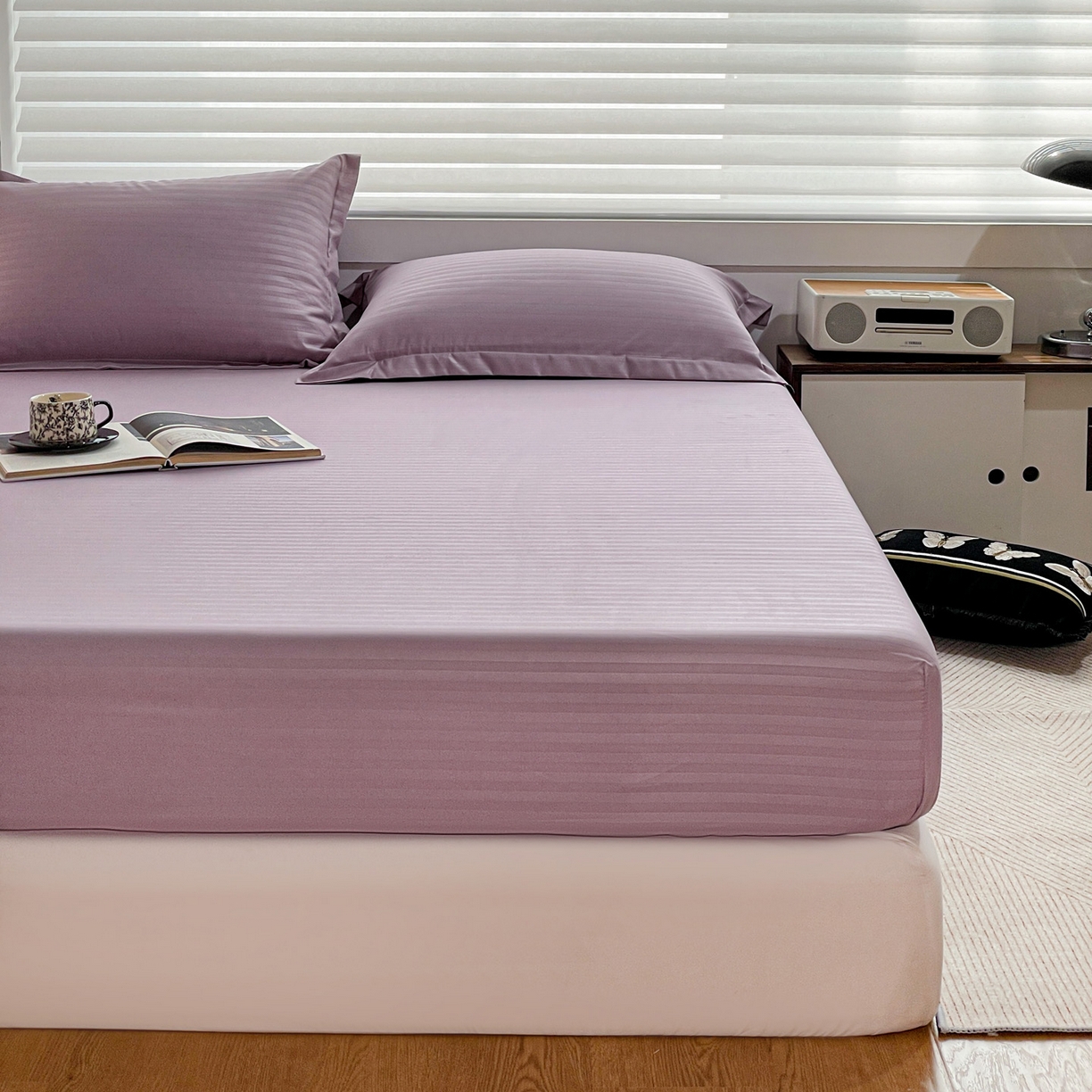 91家纺网 家纺一手货源 找家纺 恬澳家纺 2025新款简约磨毛压花床笠外贸跨境电商亚马逊速卖通单床笠三件套欧美尺寸多多跨境平台-场景二 条纹-紫