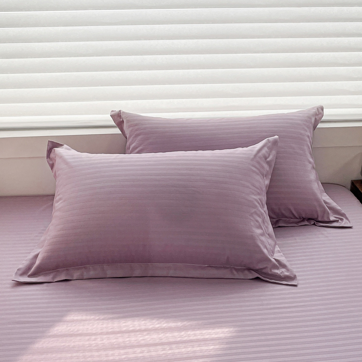 91家纺网 家纺一手货源 找家纺 恬澳家纺 2025新款简约磨毛压花床笠外贸跨境电商亚马逊速卖通单床笠三件套欧美尺寸多多跨境平台-场景二 条纹-紫