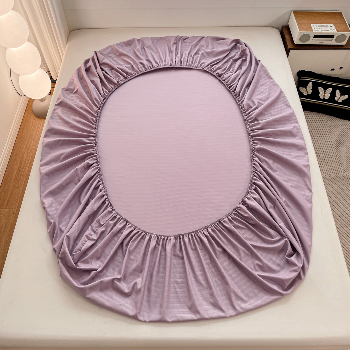 91家纺网 家纺一手货源 找家纺 恬澳家纺 2025新款简约磨毛压花床笠外贸跨境电商亚马逊速卖通单床笠三件套欧美尺寸多多跨境平台-场景二 条纹-紫