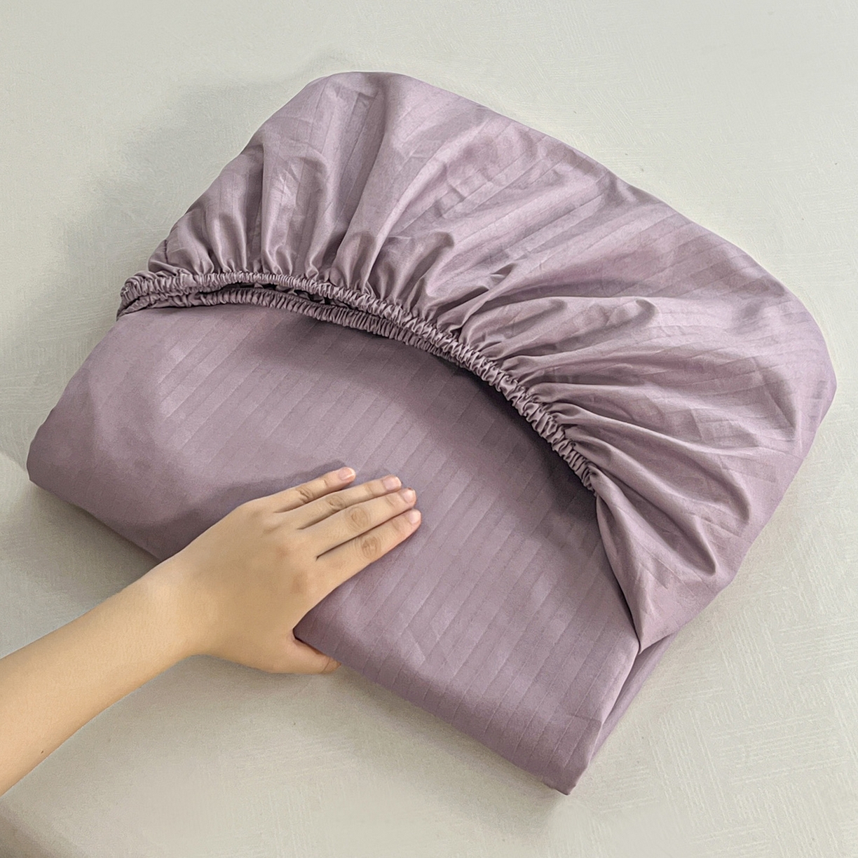 91家纺网 家纺一手货源 找家纺 恬澳家纺 2025新款简约磨毛压花床笠外贸跨境电商亚马逊速卖通单床笠三件套欧美尺寸多多跨境平台-场景二 条纹-紫