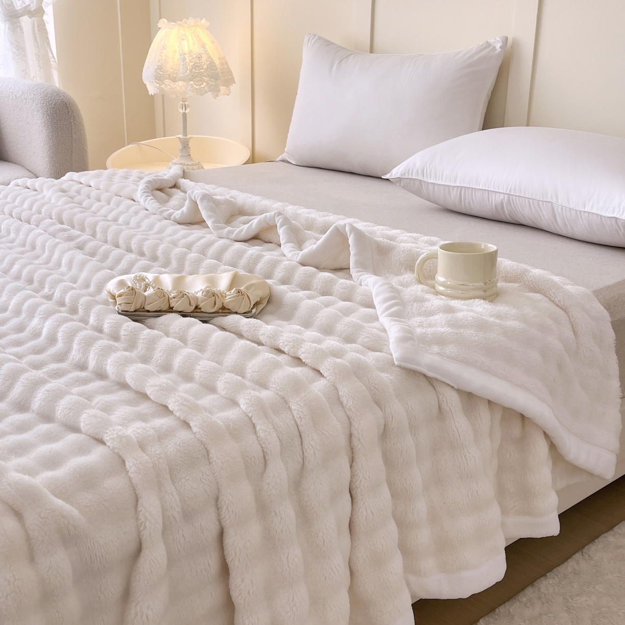 91家纺网 家纺一手货源 找家纺 默忆 2025新款A类保暖加厚仿兔毛毯毯子 米白