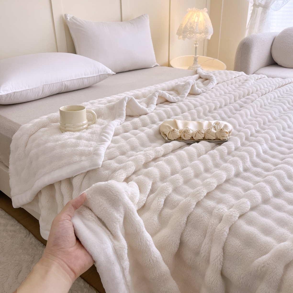 91家纺网 家纺一手货源 找家纺 默忆 2025新款A类保暖加厚仿兔毛毯毯子 米白