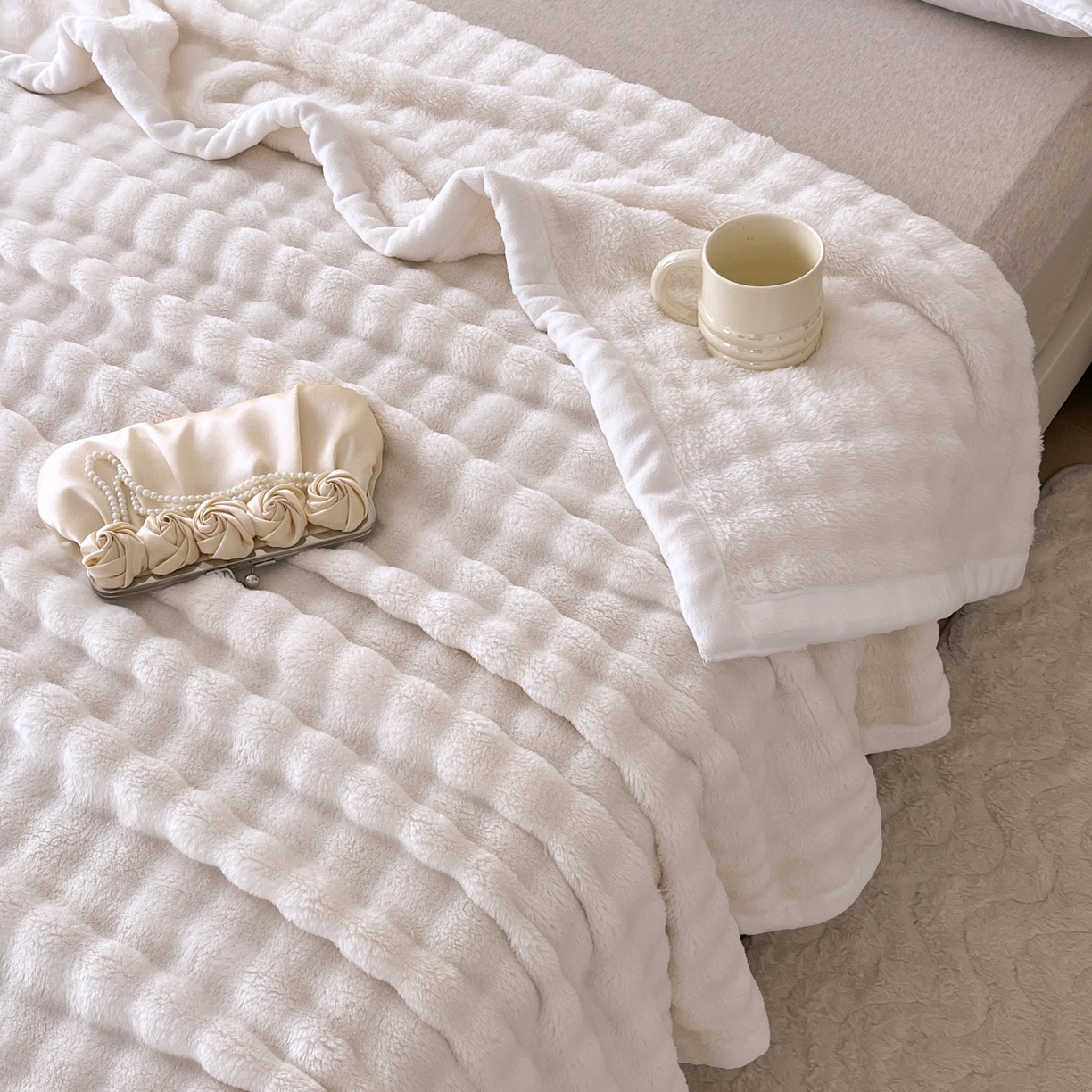 91家纺网 家纺一手货源 找家纺 默忆 2025新款A类保暖加厚仿兔毛毯毯子 米白