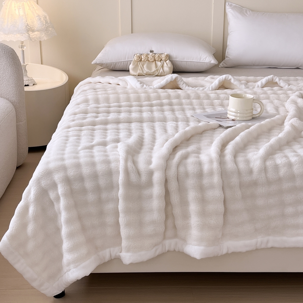 91家纺网 家纺一手货源 找家纺 默忆 2025新款A类保暖加厚仿兔毛毯毯子 米白