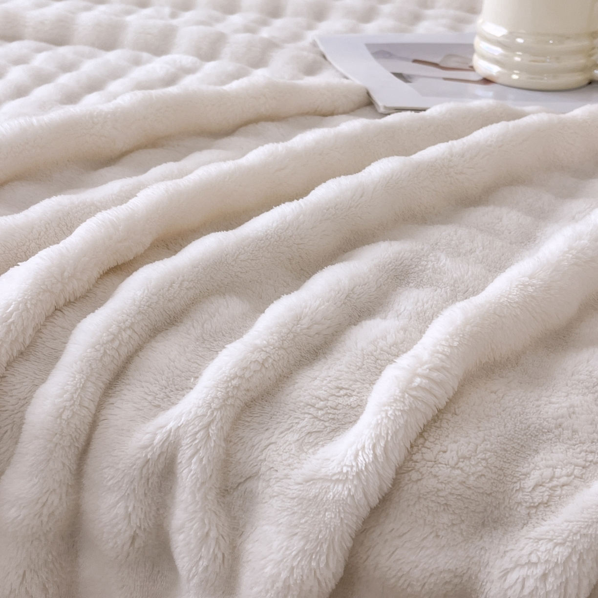 91家纺网 家纺一手货源 找家纺 默忆 2025新款A类保暖加厚仿兔毛毯毯子 米白