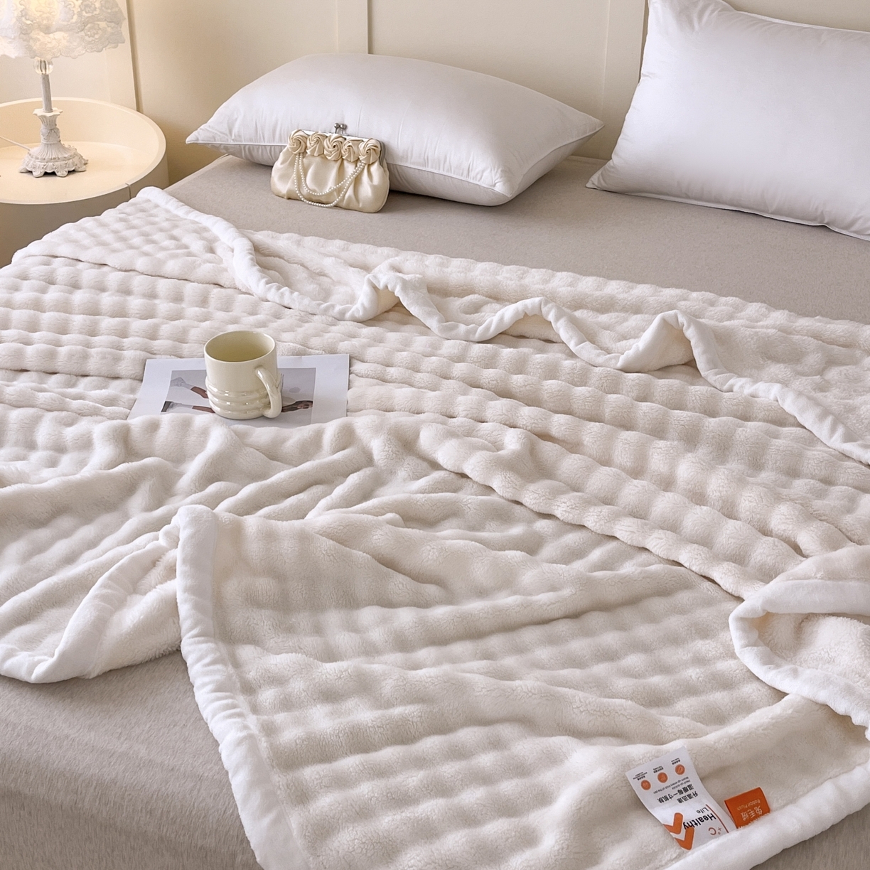 91家纺网 家纺一手货源 找家纺 默忆 2025新款A类保暖加厚仿兔毛毯毯子 米白