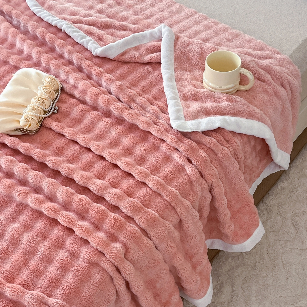 91家纺网 家纺一手货源 找家纺 默忆 2025新款A类保暖加厚仿兔毛毯毯子 粉