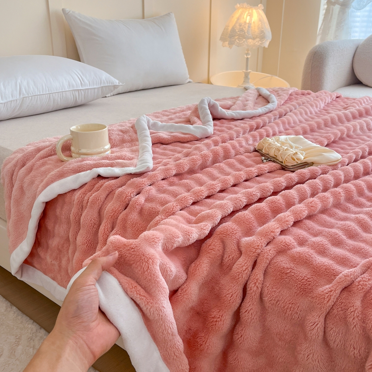 91家纺网 家纺一手货源 找家纺 默忆 2025新款A类保暖加厚仿兔毛毯毯子 粉
