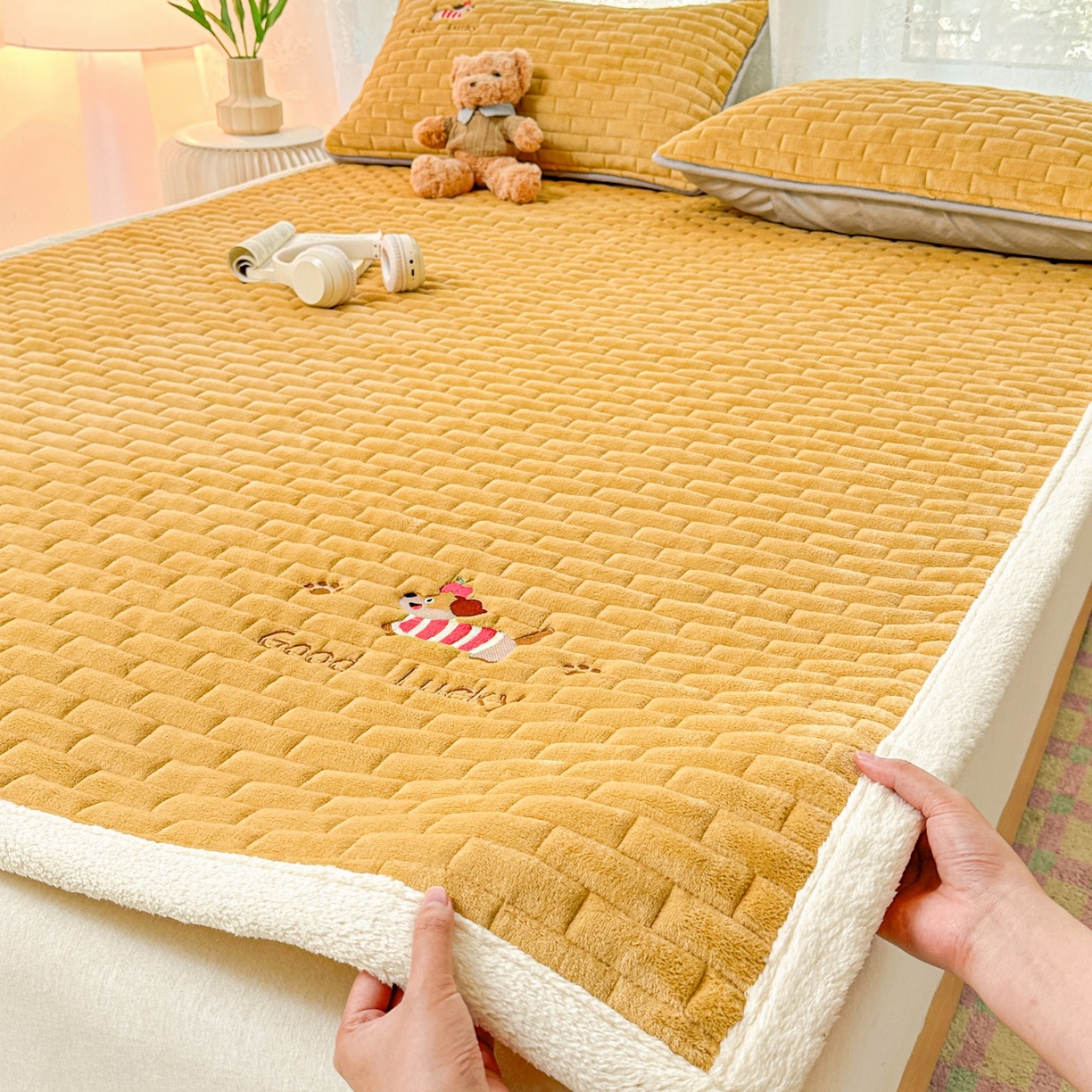 91家纺网 家纺一手货源 找家纺 （总）恋绒家纺 2025新款加厚牛奶绒夹棉床褥床护垫床垫