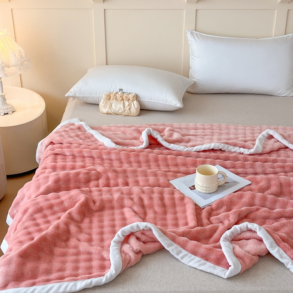 91家纺网 家纺一手货源 找家纺 默忆 2025新款A类保暖加厚仿兔毛毯毯子 粉