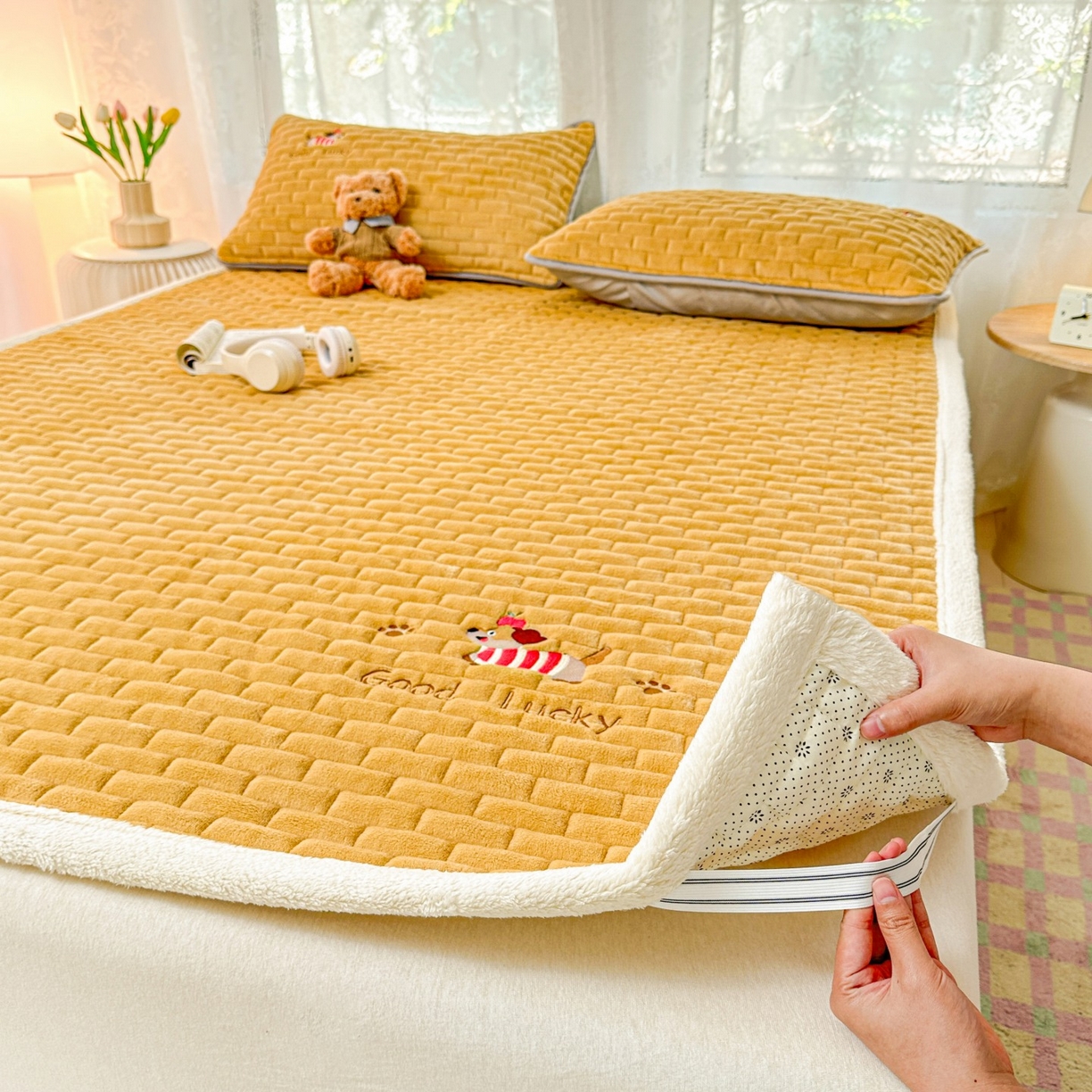 91家纺网 家纺一手货源 找家纺 （总）恋绒家纺 2025新款加厚牛奶绒夹棉床褥床护垫床垫