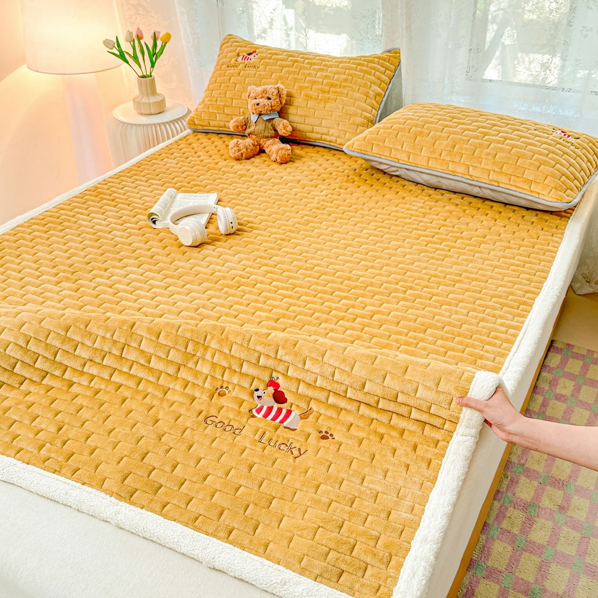 91家纺网 家纺一手货源 找家纺 （总）恋绒家纺 2025新款加厚牛奶绒夹棉床褥床护垫床垫