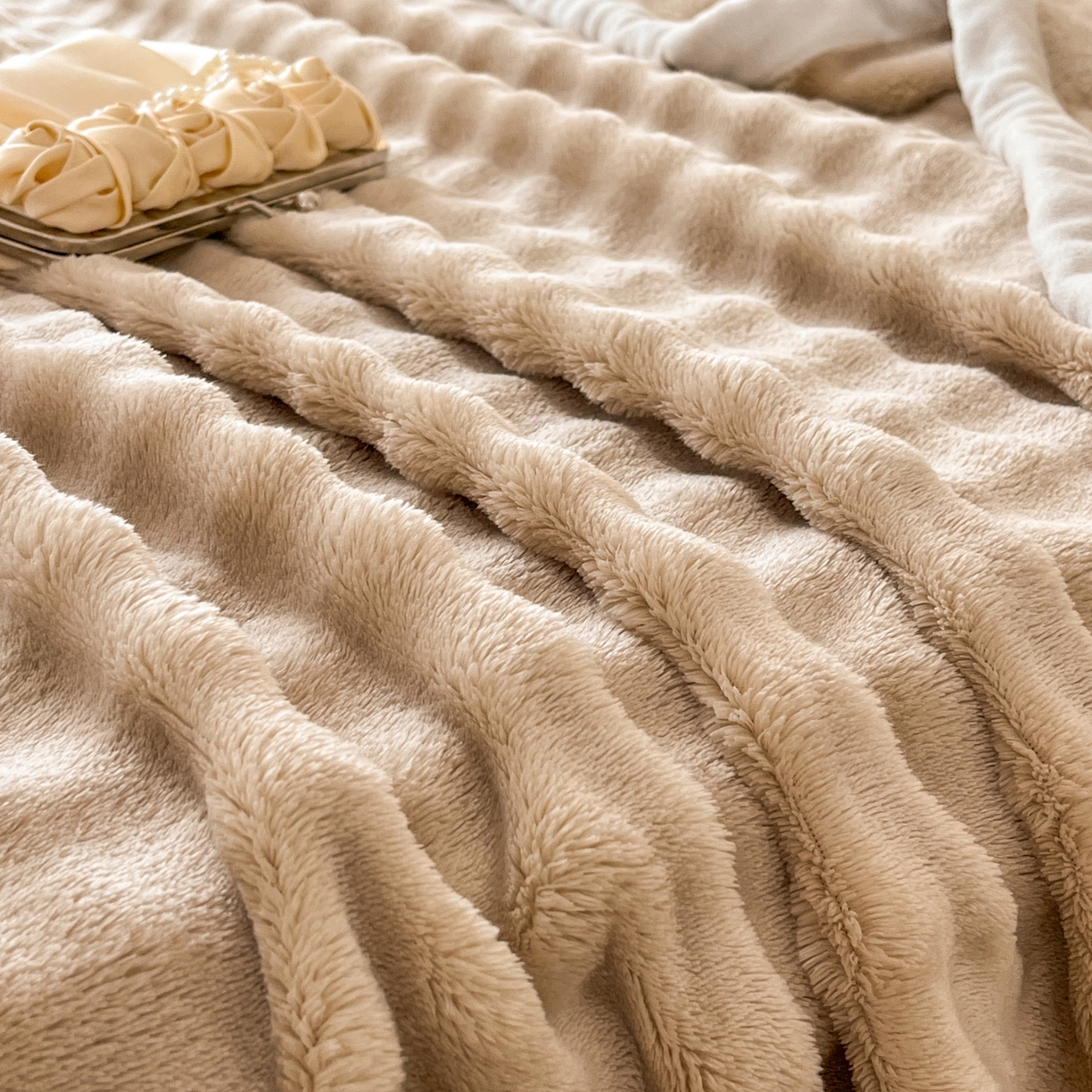 91家纺网 家纺一手货源 找家纺 默忆 2025新款A类保暖加厚仿兔毛毯毯子 咖色