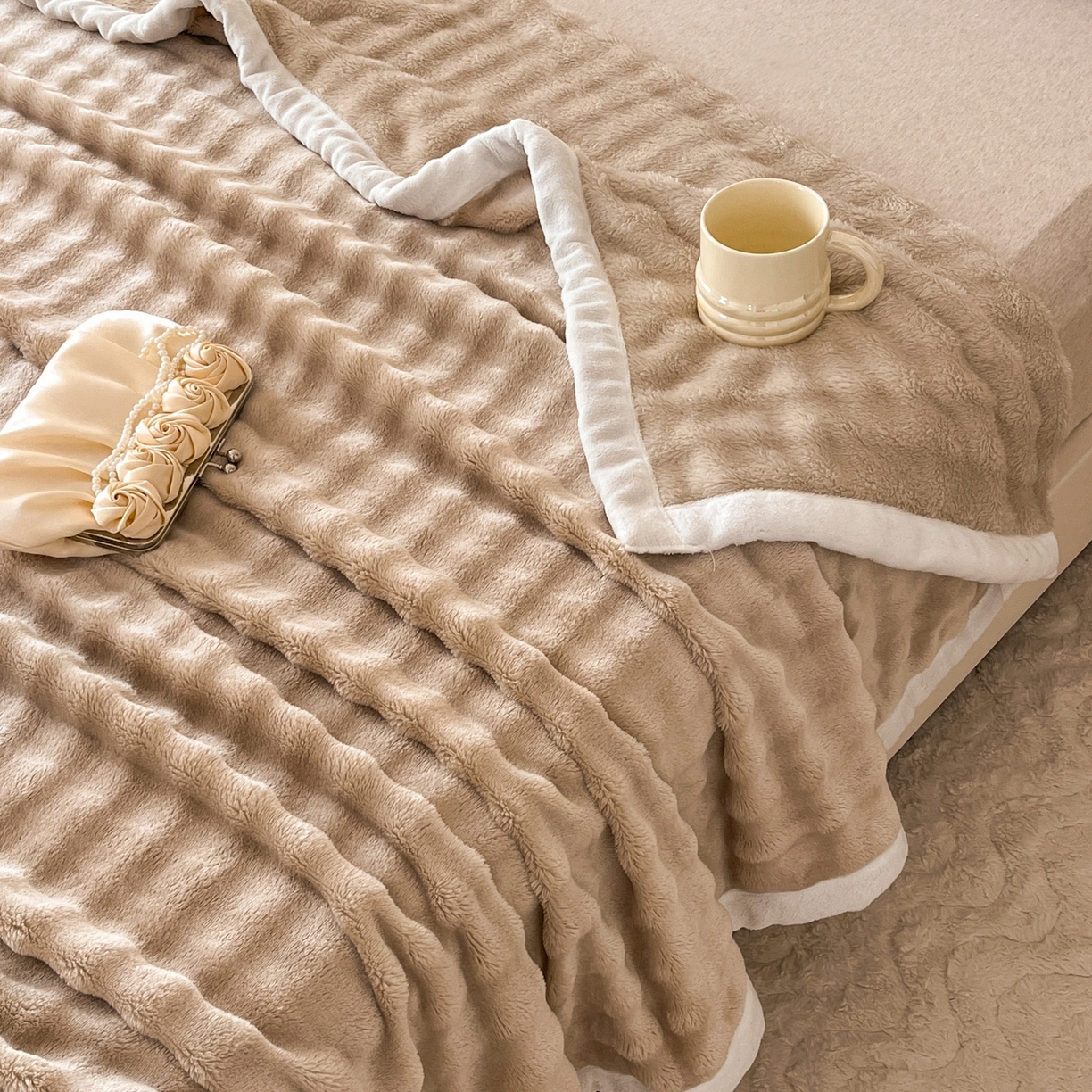 91家纺网 家纺一手货源 找家纺 默忆 2025新款A类保暖加厚仿兔毛毯毯子 咖色