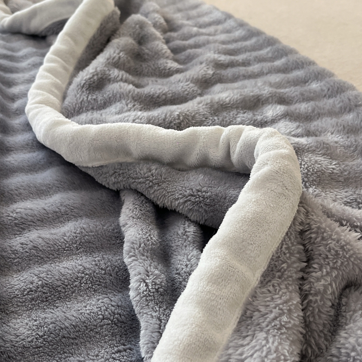 91家纺网 家纺一手货源 找家纺 默忆 2025新款A类保暖加厚仿兔毛毯毯子 蓝灰