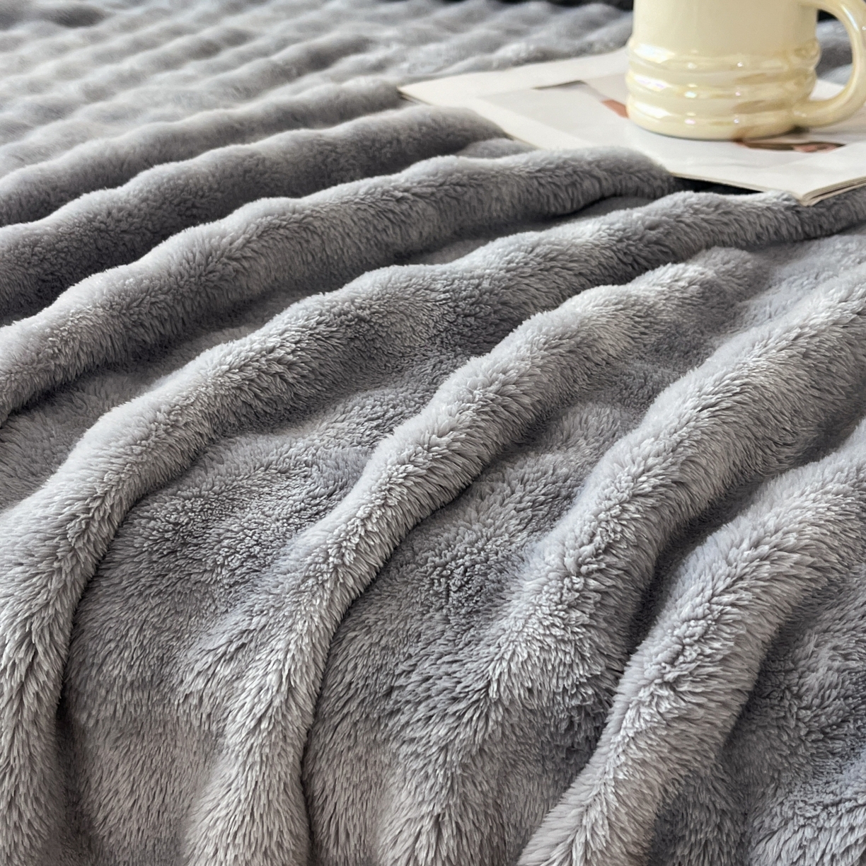 91家纺网 家纺一手货源 找家纺 默忆 2025新款A类保暖加厚仿兔毛毯毯子 蓝灰