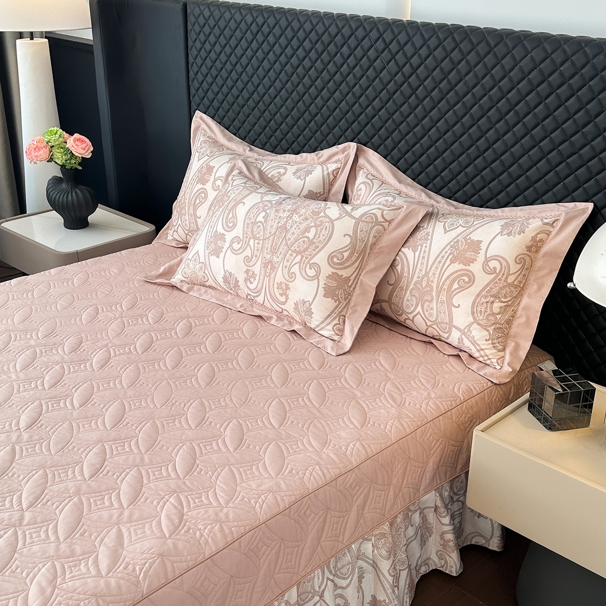 91家纺网 家纺一手货源 找家纺 （总）福丽莱家纺 2025新款高端60纯棉数码印花夹棉床裙四件套