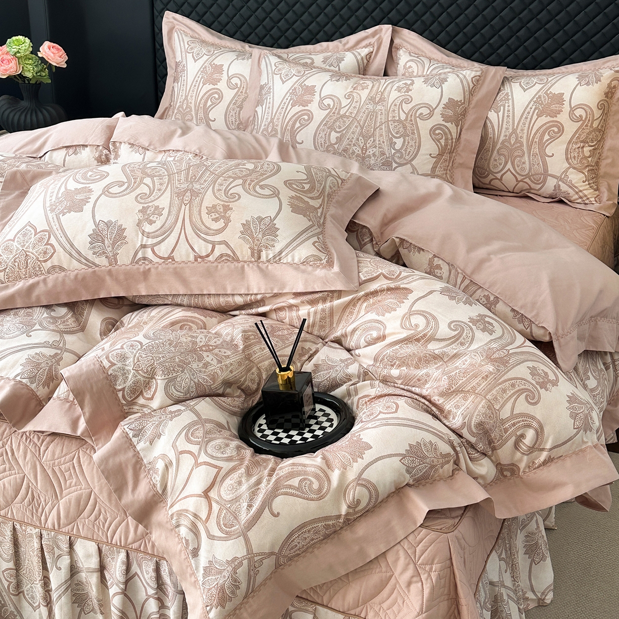 91家纺网 家纺一手货源 找家纺 （总）福丽莱家纺 2025新款高端60纯棉数码印花夹棉床裙四件套