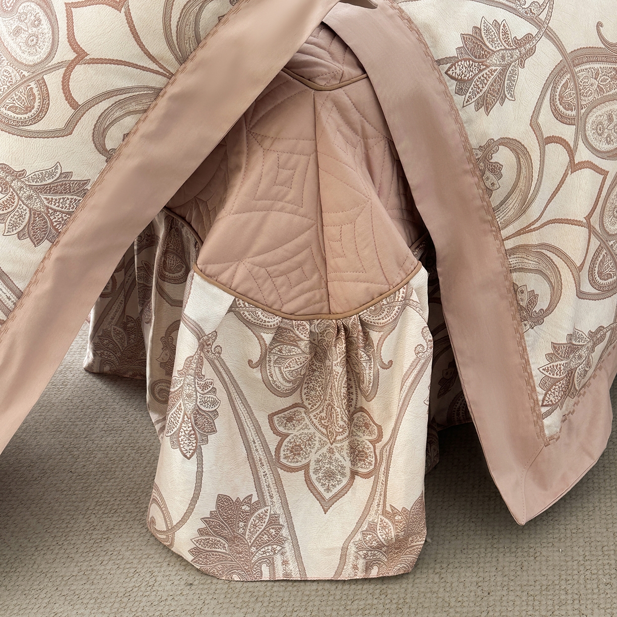 91家纺网 家纺一手货源 找家纺 （总）福丽莱家纺 2025新款高端60纯棉数码印花夹棉床裙四件套