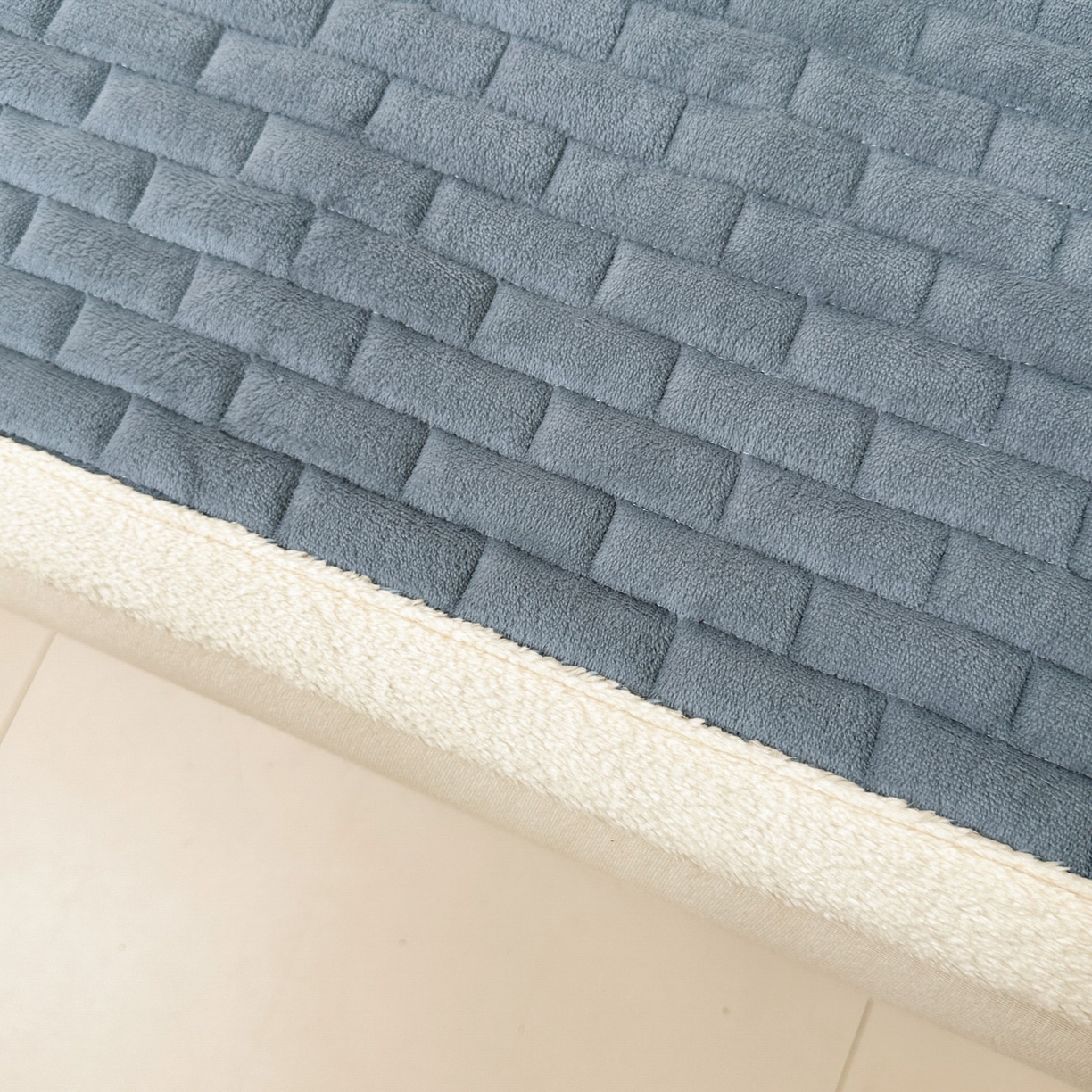 91家纺网 家纺一手货源 找家纺 恋绒家纺 2025新款加厚牛奶绒夹棉床褥床护垫床垫 幸运狗-深灰