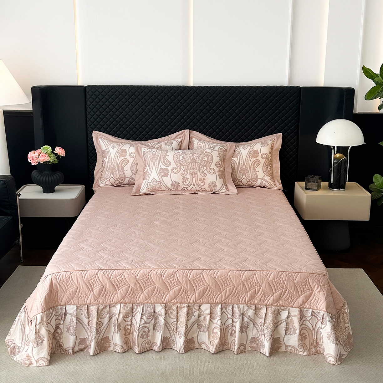 91家纺网 家纺一手货源 找家纺 福丽莱家纺 2025新款高端60纯棉数码印花夹棉床裙四件套 朵伊-粉咖