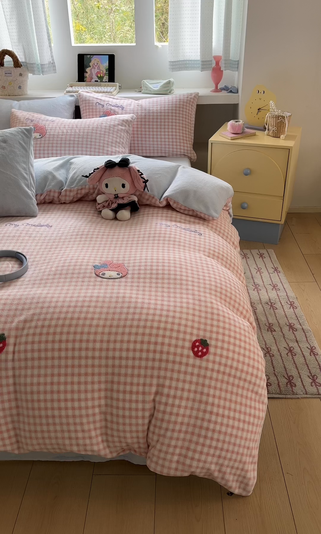 91家纺网 家纺一手货源 找家纺 （总）金爱家 2025新款A类三丽鸥授权毛巾绣混搭少女加厚牛奶绒系列四件套