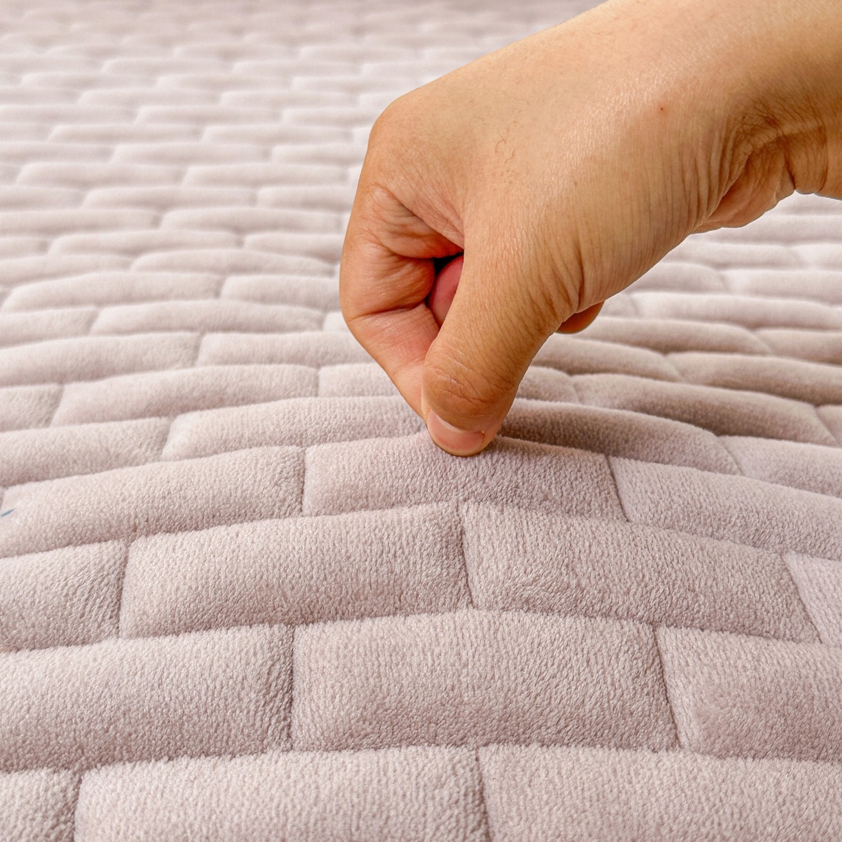 91家纺网 家纺一手货源 找家纺 恋绒家纺 2025新款加厚牛奶绒夹棉床褥床护垫床垫 幸运狗-银灰