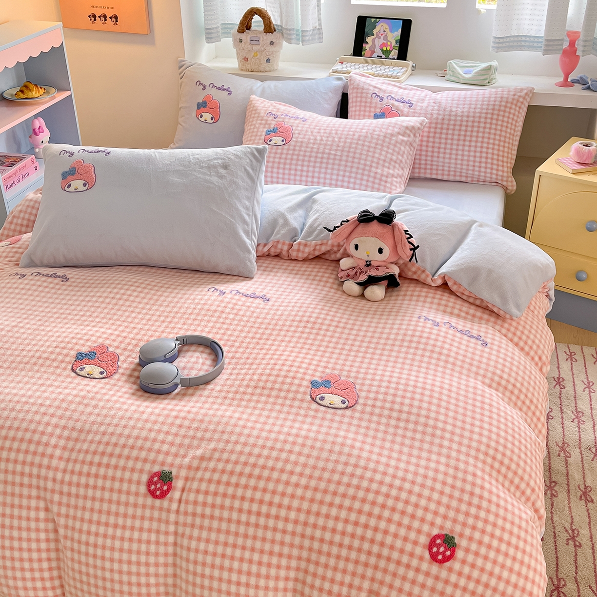 91家纺网 家纺一手货源 找家纺 （总）金爱家 2025新款A类三丽鸥授权毛巾绣混搭少女加厚牛奶绒系列四件套