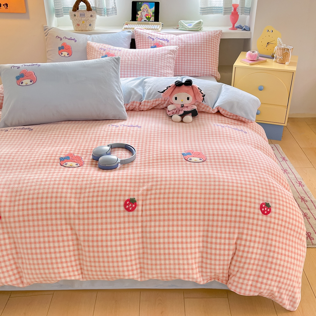 91家纺网 家纺一手货源 找家纺 （总）金爱家 2025新款A类三丽鸥授权毛巾绣混搭少女加厚牛奶绒系列四件套