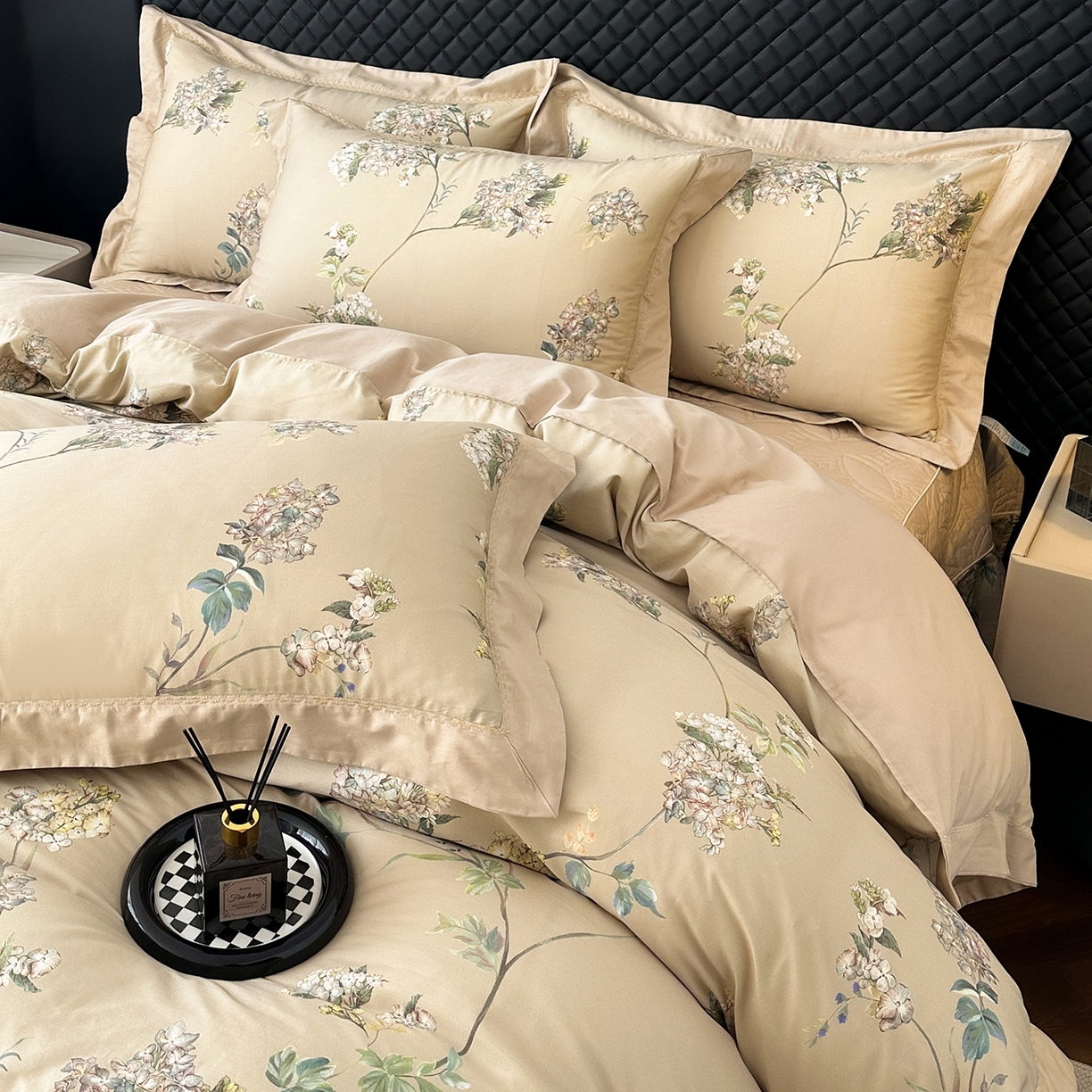 91家纺网 家纺一手货源 找家纺 福丽莱家纺 2025新款高端60纯棉数码印花夹棉床裙四件套 若婉-浅咖