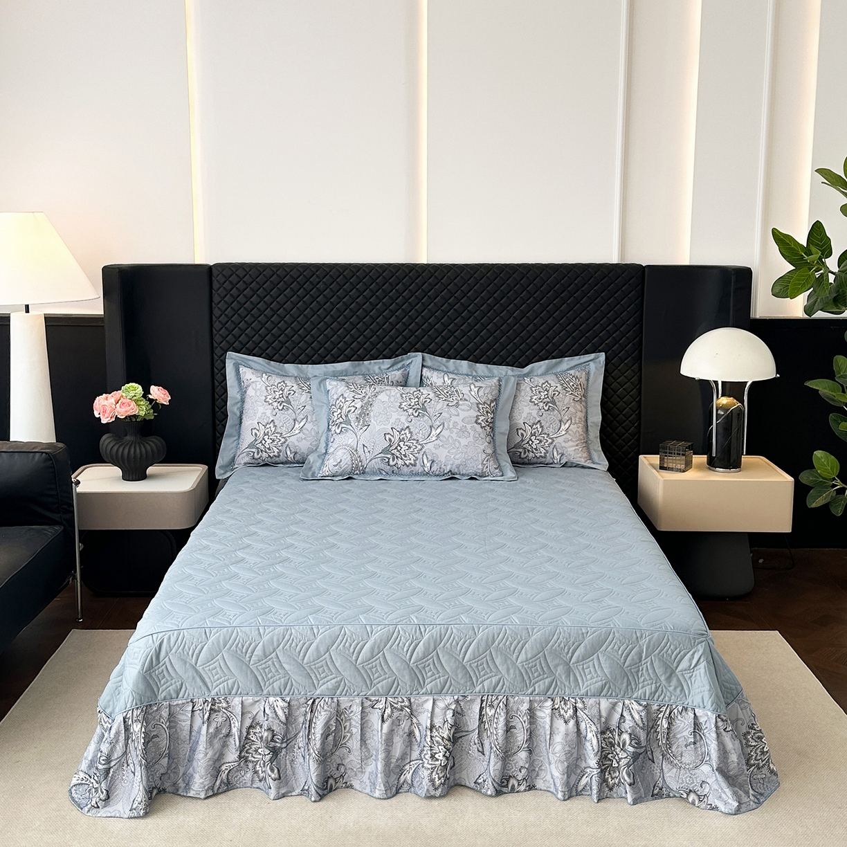 91家纺网 家纺一手货源 找家纺 福丽莱家纺 2025新款高端60纯棉数码印花夹棉床裙四件套 芙影-灰