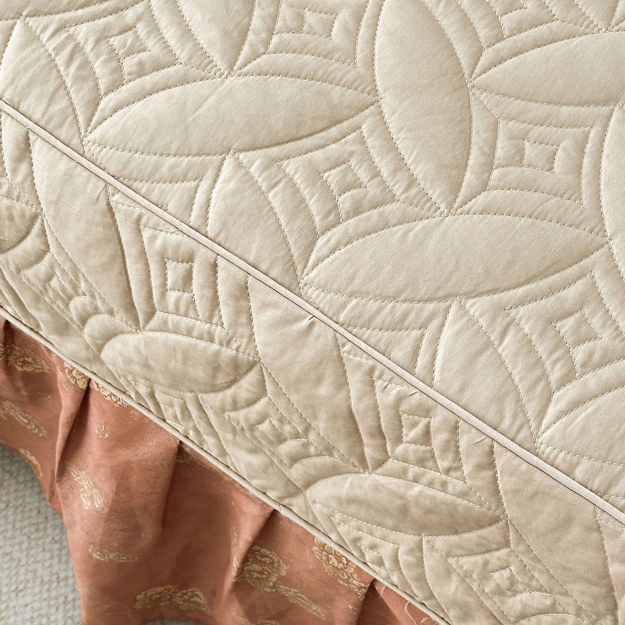 91家纺网 家纺一手货源 找家纺 福丽莱家纺 2025新款高端60纯棉数码印花夹棉床裙四件套 吉祥如意