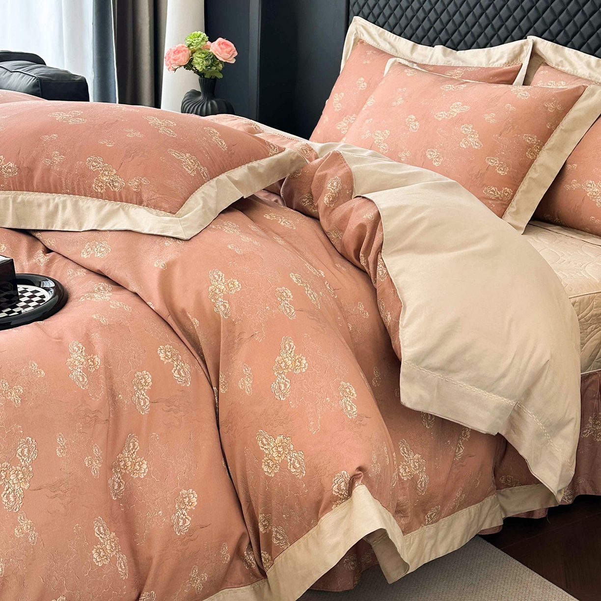 91家纺网 家纺一手货源 找家纺 福丽莱家纺 2025新款高端60纯棉数码印花夹棉床裙四件套 吉祥如意