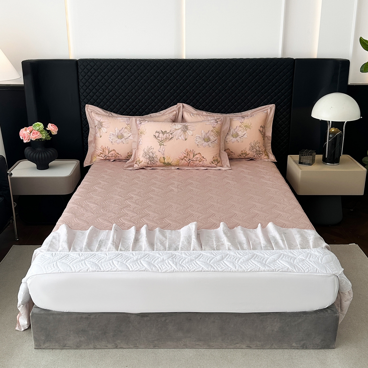 91家纺网 家纺一手货源 找家纺 福丽莱家纺 2025新款高端60纯棉数码印花夹棉床裙四件套 慕溪-粉