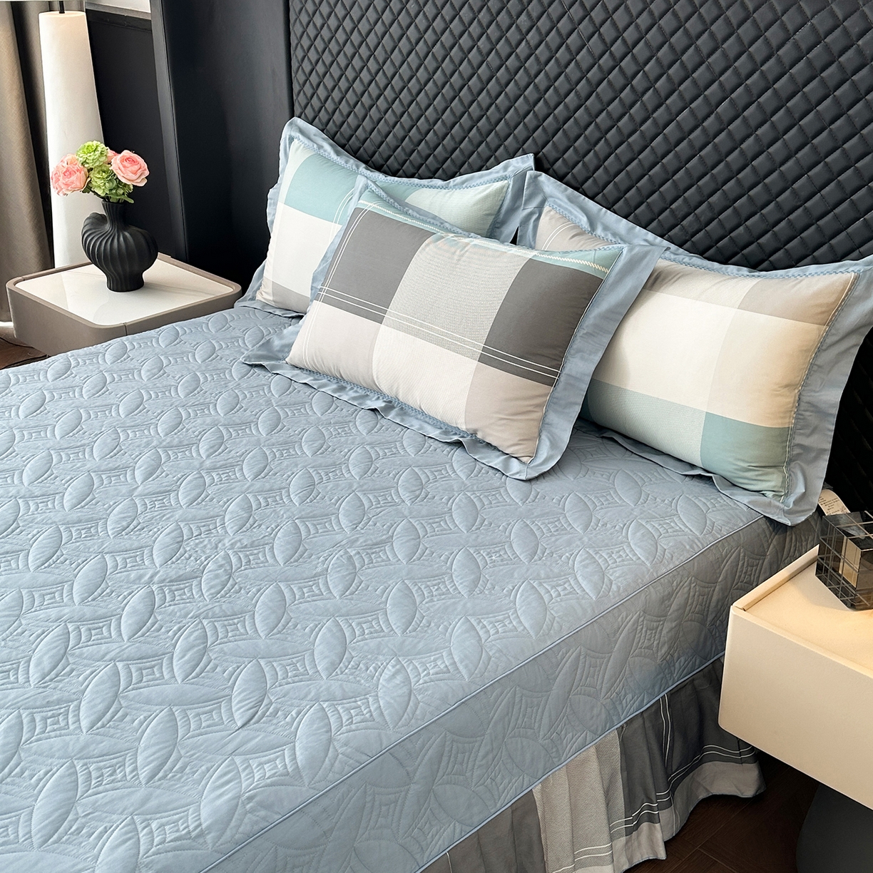 91家纺网 家纺一手货源 找家纺 福丽莱家纺 2025新款高端60纯棉数码印花夹棉床裙四件套 逆光-蓝