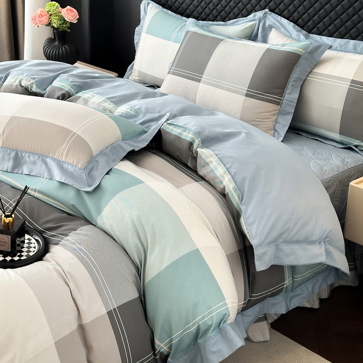 91家纺网 家纺一手货源 找家纺 福丽莱家纺 2025新款高端60纯棉数码印花夹棉床裙四件套 逆光-蓝