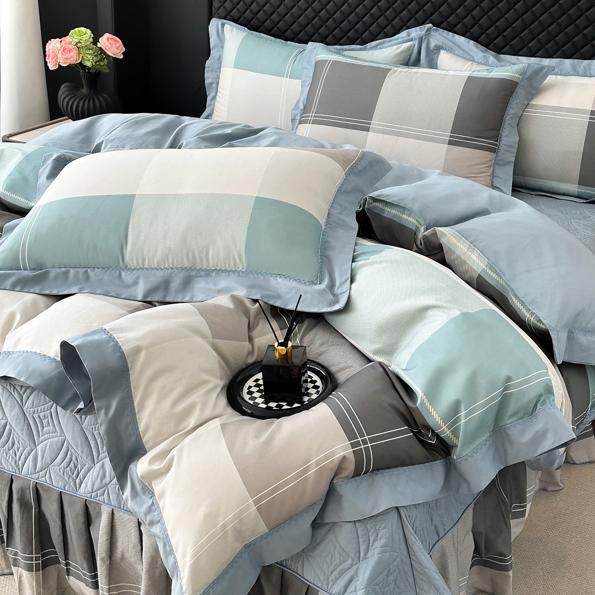 91家纺网 家纺一手货源 找家纺 福丽莱家纺 2025新款高端60纯棉数码印花夹棉床裙四件套 逆光-蓝