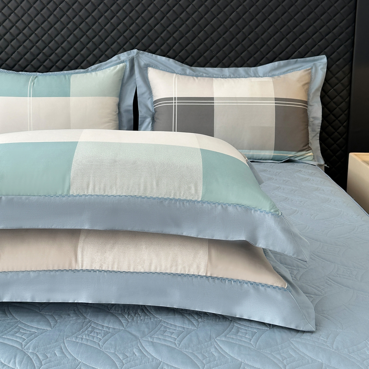 91家纺网 家纺一手货源 找家纺 福丽莱家纺 2025新款高端60纯棉数码印花夹棉床裙四件套 逆光-蓝