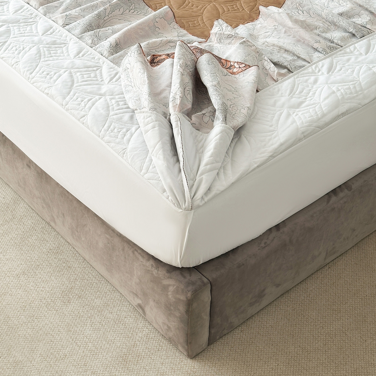 91家纺网 家纺一手货源 找家纺 福丽莱家纺 2025新款高端60纯棉数码印花夹棉床裙四件套 佩斯利-暖云棕