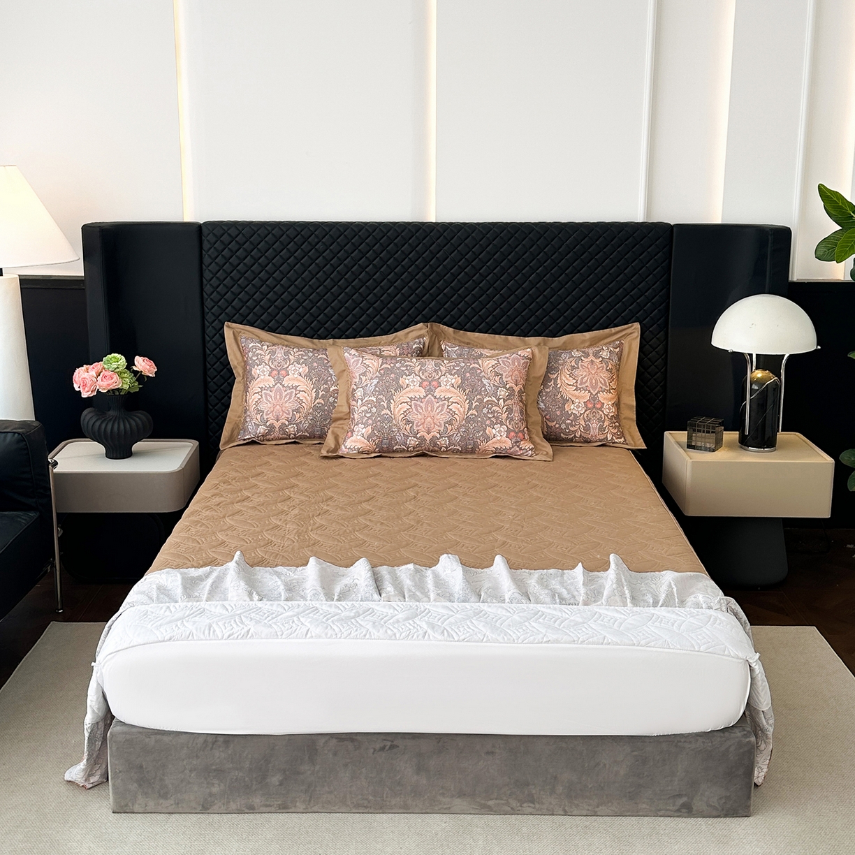 91家纺网 家纺一手货源 找家纺 福丽莱家纺 2025新款高端60纯棉数码印花夹棉床裙四件套 佩斯利-暖云棕