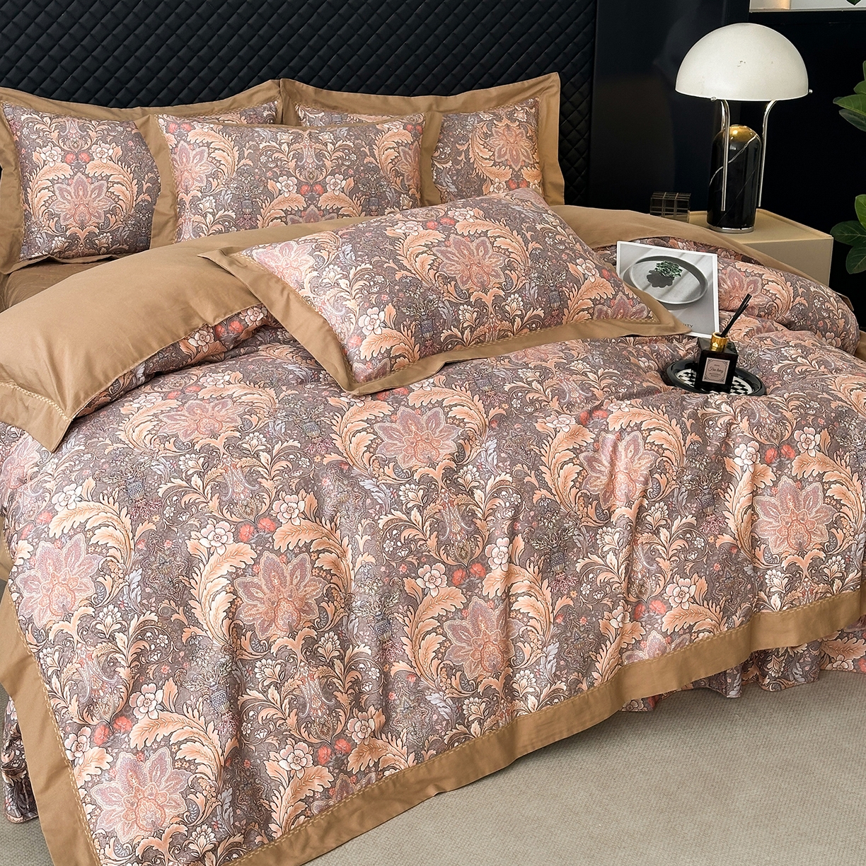 91家纺网 家纺一手货源 找家纺 福丽莱家纺 2025新款高端60纯棉数码印花夹棉床裙四件套 佩斯利-暖云棕